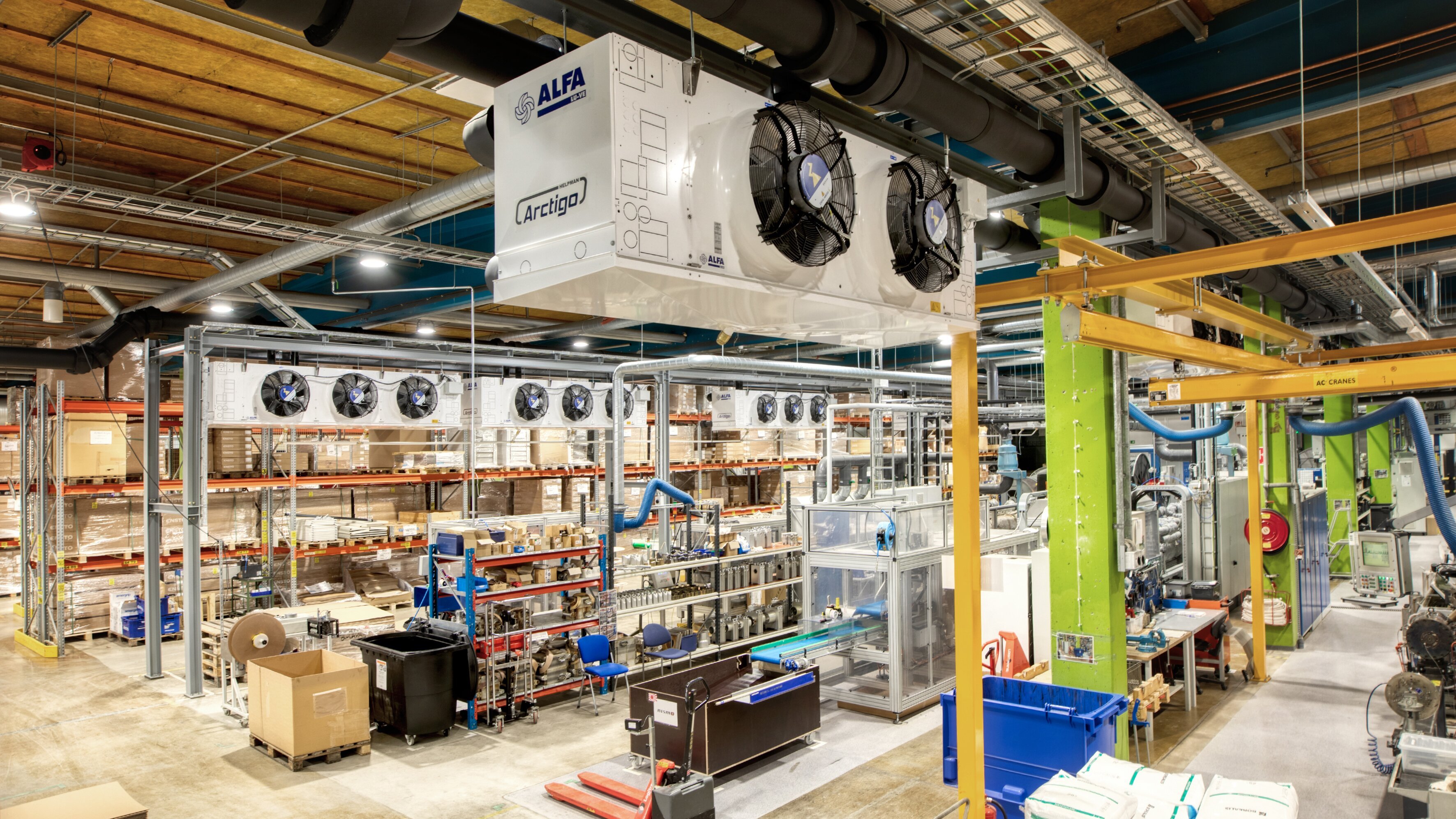 Enston Porvoon tuotantoa ja jäähdytysjärjestelmää.