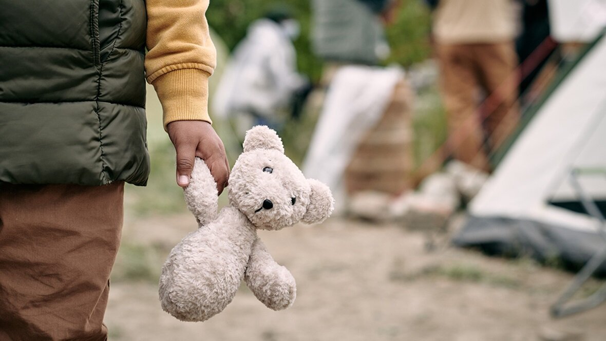 Ensto donates to the Red Cross and Unicef, in the picture can be seen a child holding a teddy bear.