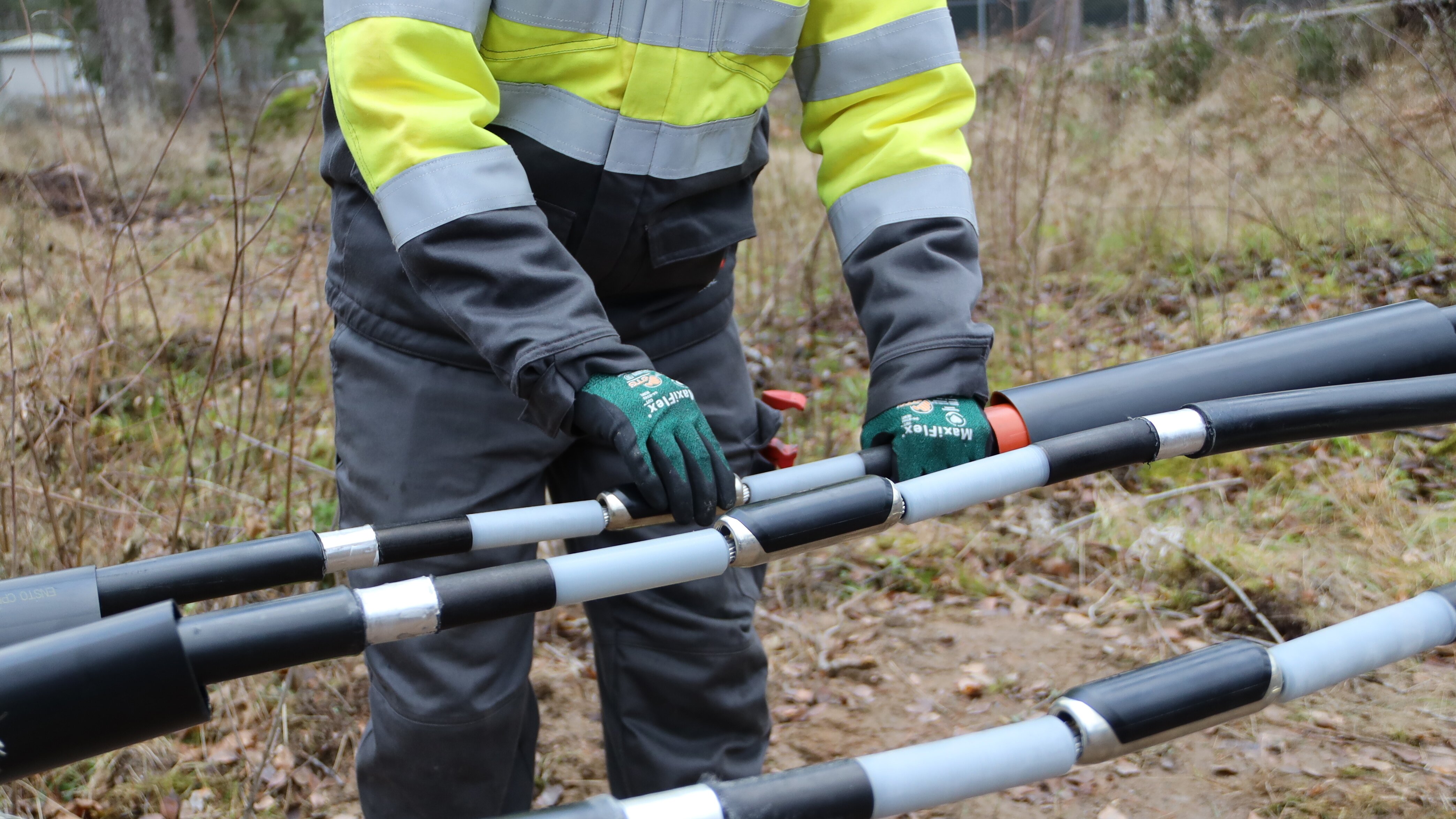 New MV connectors and lugs are now in heat shrink kits.