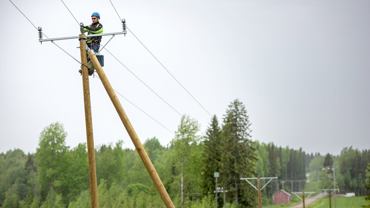 Composite Line Post Insulators Introduce a New Era for Overhead Lines