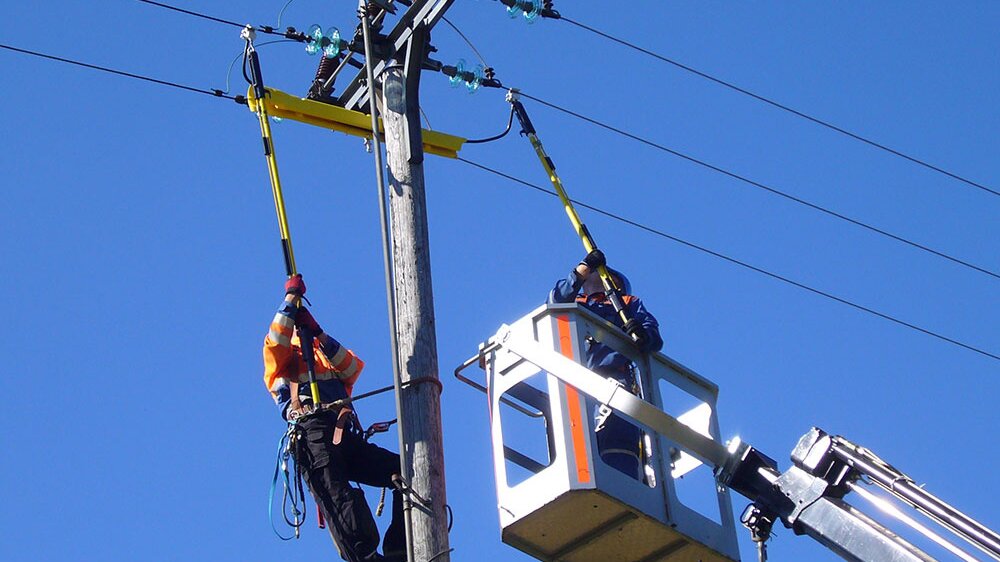 Live line connectors stand for better results.