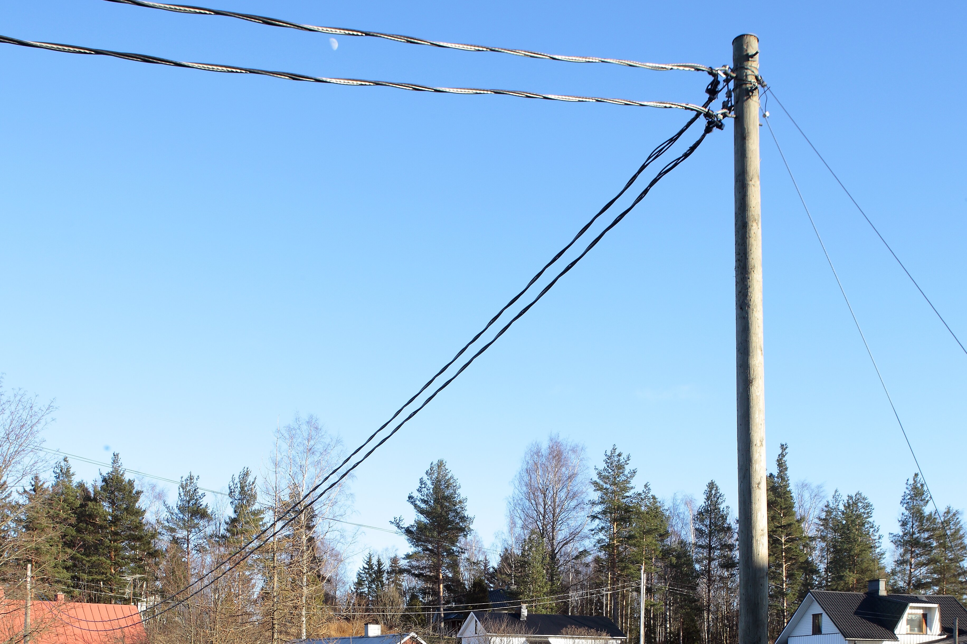Low-voltage-line-Finland.jpg