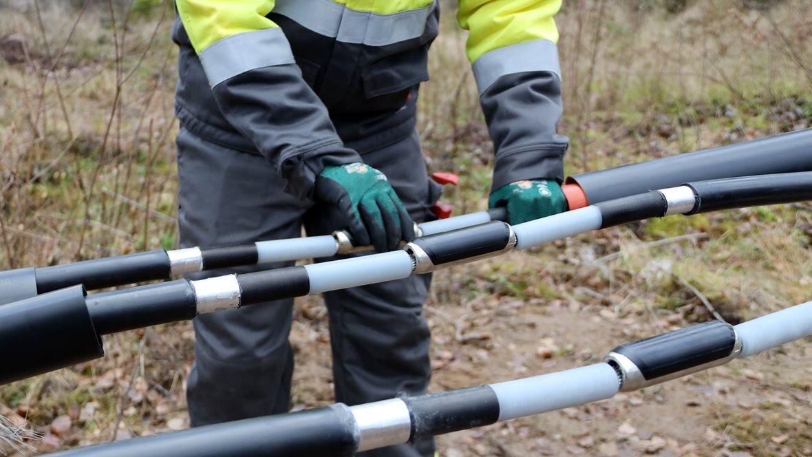 Uudet momenttiruuvijatkosholkit ja -kaapelikengät ovat nyt lämpökutistevarusteissa.