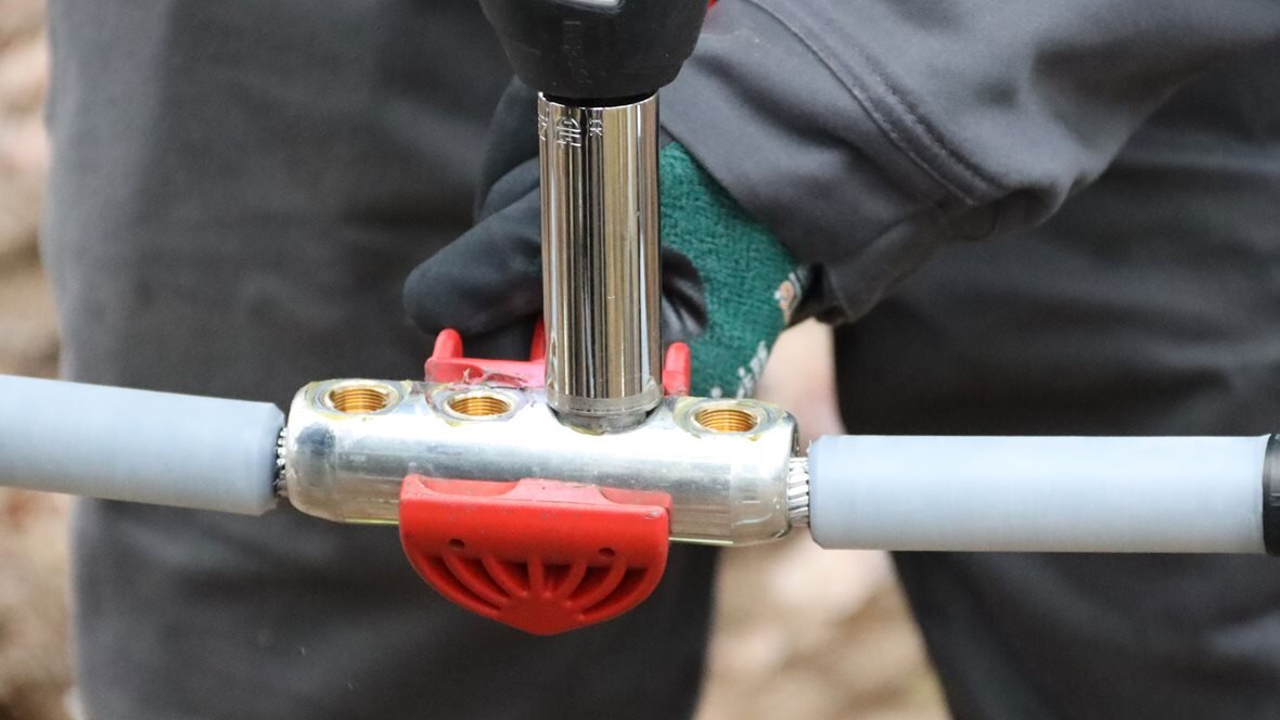 Uudet momenttiruuvijatkosholkit ja -kaapelikengät ovat nyt lämpökutistevarusteissa.