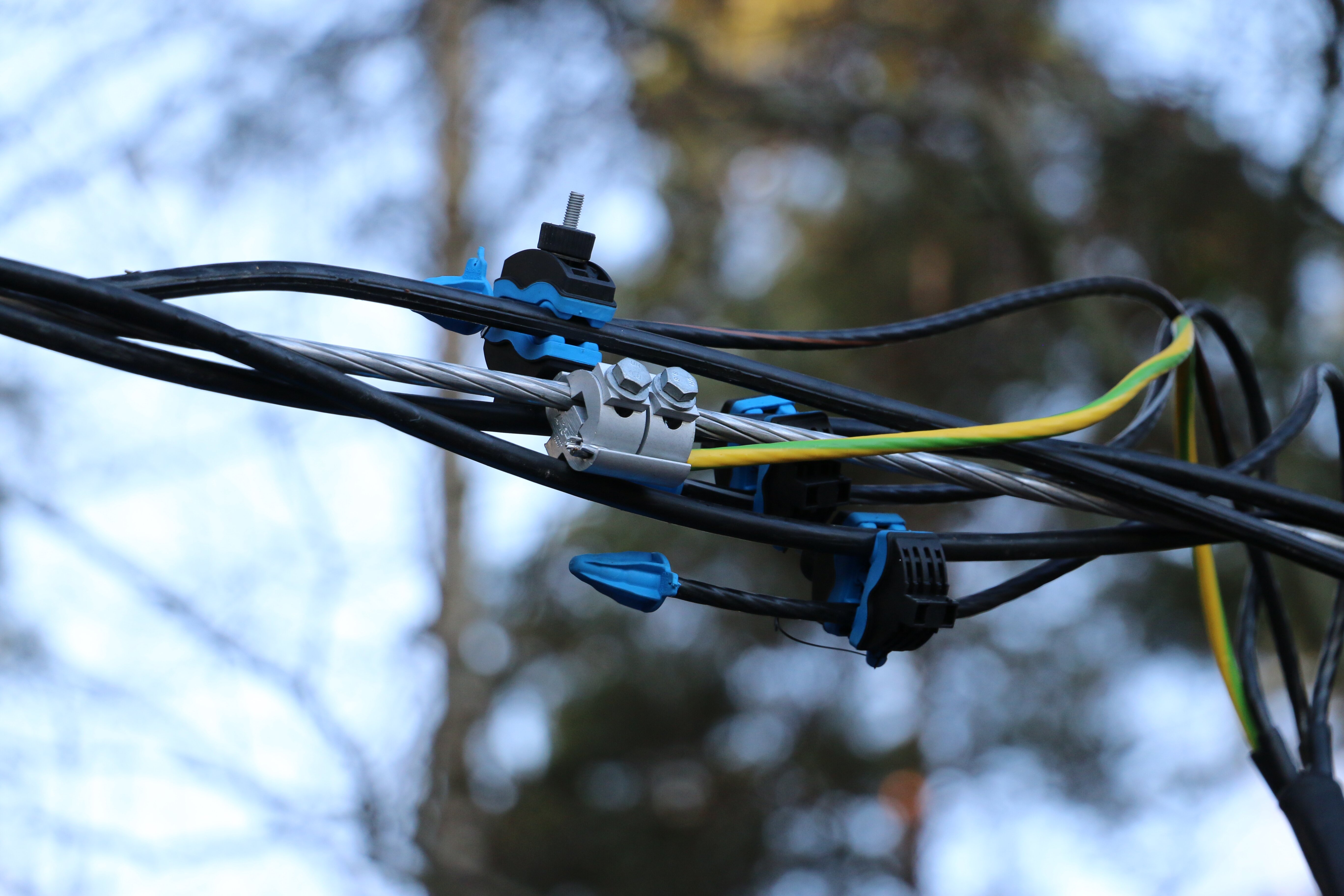 Insulation piercing connector SLIW54 in AMKA line.